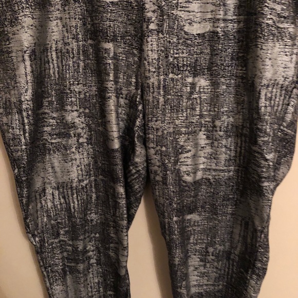 Torrid silver knit foil leggings - Picture 4 of 8